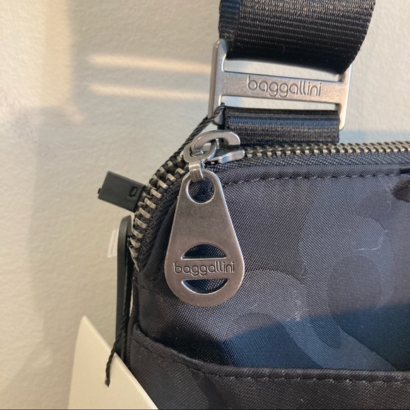 BAGGALLINI Hanover Crossbody Bag With Little  Pouch Wristlet NWT - Picture 7 of 14